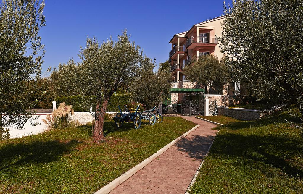 Apartments Villa Venera ラビン エクステリア 写真